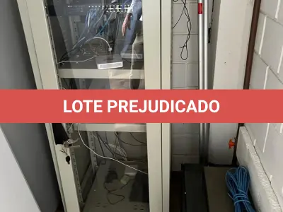 LOTE 138 - movel para o servidor com equiopamentos