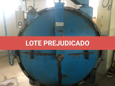 LOTE 045 - uma autoclave marca Ins. Mecanica Comodoro