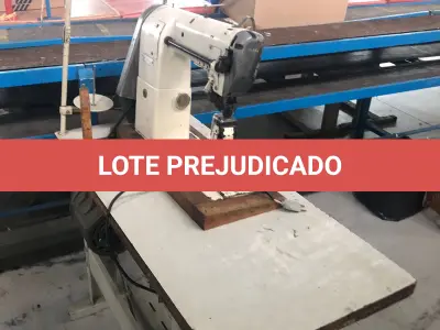 LOTE 037 - uma maquina de costura Pfaff de coluna