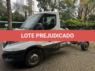 LOTE 003 - Caminhão Iveco/Daily 45-170CS, diesel, cor branca, carroceria fechada, fabricação/modelo 2021/2022