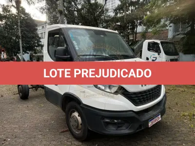 LOTE 003 - Caminhão Iveco/Daily 45-170CS, diesel, cor branca, carroceria fechada, fabricação/modelo 2021/2022