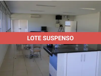 LOTE 001 - PAVILHÃO INDUSTRIAL BEM CONSTRUÍDO E FINAMENTE DECORADO