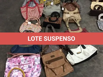LOTE  - SAPATOS E BOLSAS FEMININOS
