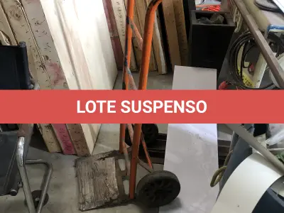 LOTE 007 - Carrinho de transporte cor laranja