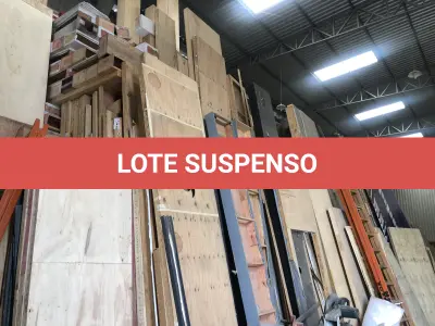 LOTE 003 - Lote de placas de mdf e compensado usados
