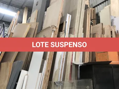 LOTE 003 - Lote de placas de mdf e compensado usados