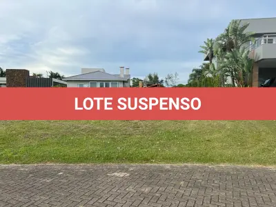 LOTE 001 - Os direitos e ações sobre o terreno urbano, sem benfeitorias, no Cond. Horizontal Ocean Side, c/área real privativa de 480m2