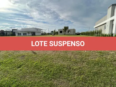 LOTE 002 - Os direitos e ações sobre o terreno urbano, sem benfeitorias, no Cond. Horizontal Ocean Side área real privativa de 480m2