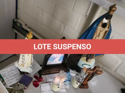 LOTE 216 - LOTE DE OBJETOS DE CUNHO RELIGIOSO (ORATÓRIO, SANTINHOS,ETC.)