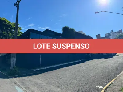 LOTE 011 - Prédio de alvenaria, em terreno de 10m(Av 3) por 30,50 de esquina