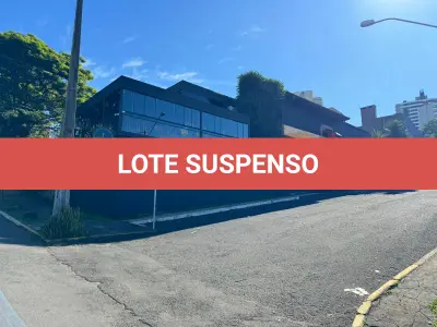 LOTE 011 - Prédio de alvenaria, em terreno de 10m(Av 3) por 30,50 de esquina