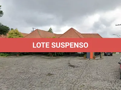 LOTE 010 - Um terreno/lote, com edificação de um prédio residencial, sem numeração, no Complexo Turístico Quinta da Serra, situado na rua dos Buganvilles, na zona urbana do bairro Santa Terezinha, na cidade de Canela/RS