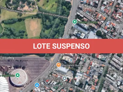LOTE 000 - O prédio de alvenaria, localizado na Rua Silveiro, nº 372, Bairro Menino Deus, e o respectivo terreno de forma retangular, medindo 49,50m de frente a fundo, com 11,00m