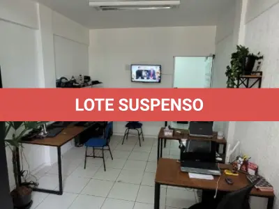 LOTE 000 - O imóvel nº 2.121, do Edifício Galeria Nossa Senhora do Rosário, localizado na Rua Vigário José Inácio, nº 371, e pela Rua Marechal Floriano o nº 38 com a área total de 31,51m², e área própria de 23,76m²