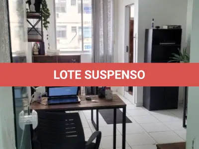 LOTE 000 - O imóvel nº 2.121, do Edifício Galeria Nossa Senhora do Rosário, localizado na Rua Vigário José Inácio, nº 371, e pela Rua Marechal Floriano o nº 38 com a área total de 31,51m², e área própria de 23,76m²