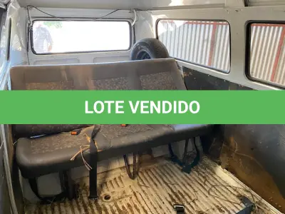 LOTE 002 - Lote de veículos englobados (caminhões e kombi)