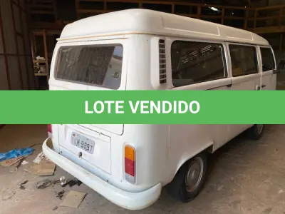 LOTE 002 - Lote de veículos englobados (caminhões e kombi)
