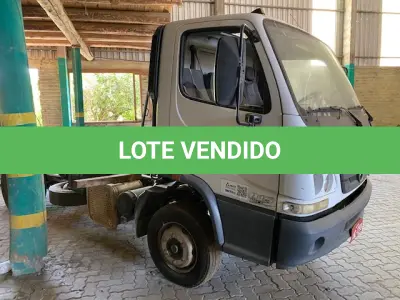 LOTE 002 - Lote de veículos englobados (caminhões e kombi)