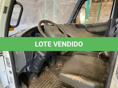 LOTE 002 - Lote de veículos englobados (caminhões e kombi)