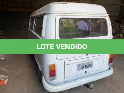 LOTE 002 - Lote de veículos englobados (caminhões e kombi)