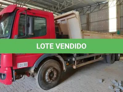 LOTE 002 - Lote de veículos englobados (caminhões e kombi)