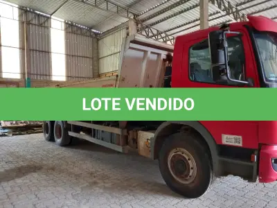 LOTE 002 - Lote de veículos englobados (caminhões e kombi)