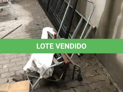 LOTE 15 - um espemedor de vassoura