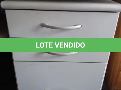 LOTE 09 - armário arquivo, com três gavetas, com rodas na cor cinza