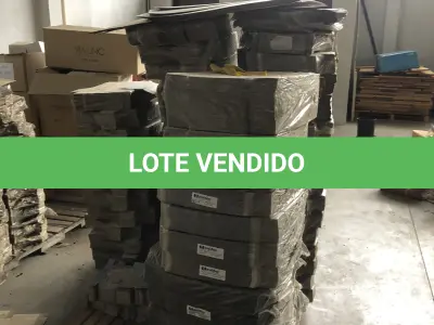 LOTE 12 - um lote de caixas corrugadas