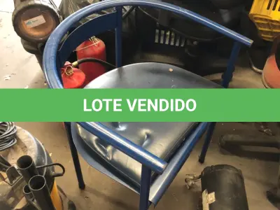 LOTE 059 - cadeira de metal