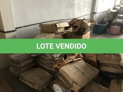 LOTE 12 - um lote de caixas corrugadas