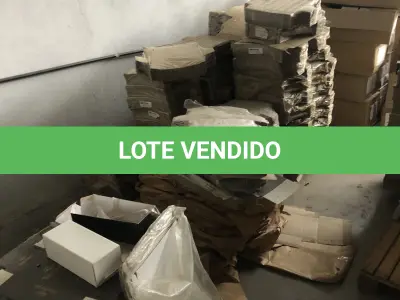 LOTE 12 - um lote de caixas corrugadas