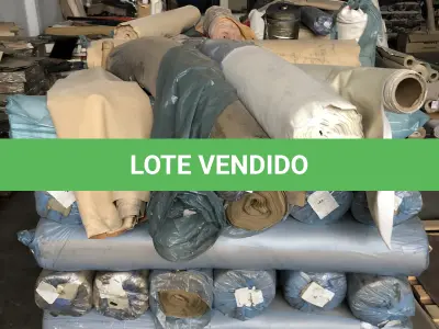 LOTE 14 - um lote grande de componentes e materia prima composto de rolos de sintéticos, placas de borracha, placas de outros materiais, sintéticos, Eva, algodão, feltros, etc. que estão nas pratelerias
