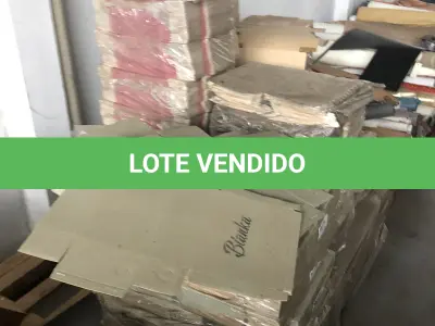 LOTE 13 - um lote de papeloes para embalar e caixas para montar com marcas impressas
