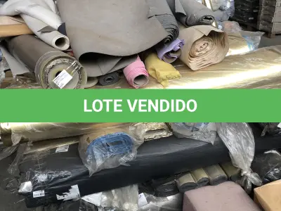 LOTE 14 - um lote grande de componentes e materia prima composto de rolos de sintéticos, placas de borracha, placas de outros materiais, sintéticos, Eva, algodão, feltros, etc. que estão nas pratelerias
