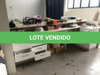 LOTE 03 - Balcão com 7 gavetas, gaveta para caixa e porta