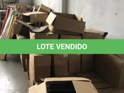 LOTE 13 - um lote de papeloes para embalar e caixas para montar com marcas impressas