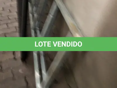 LOTE 22 - Escada fixa