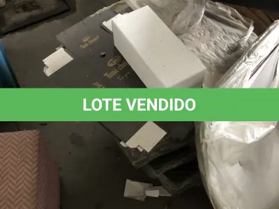 LOTE 13 - um lote de papeloes para embalar e caixas para montar com marcas impressas