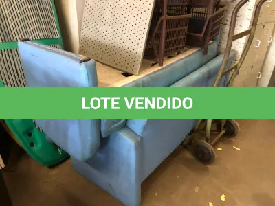 LOTE 026 - 2 sofás 3 lugares