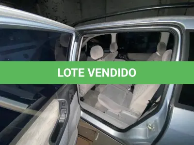 LOTE 02 - Chevrolet Zafira CD 02/03 cor prata