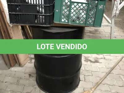 LOTE 17 - 2 toneis pretos
