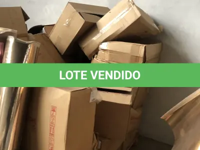 LOTE 13 - um lote de papeloes para embalar e caixas para montar com marcas impressas