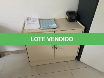 LOTE 10 - MÓVEIS EQUIPAMENTOS - vários itens junto ao prédio
