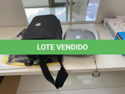 LOTE 10 - MÓVEIS EQUIPAMENTOS - vários itens junto ao prédio