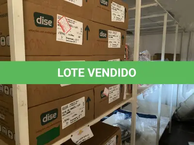 LOTE 059 - lote do almoxarifado, prateleiras com alguns produtos quimicos, filmes e etiquetas muito poucos