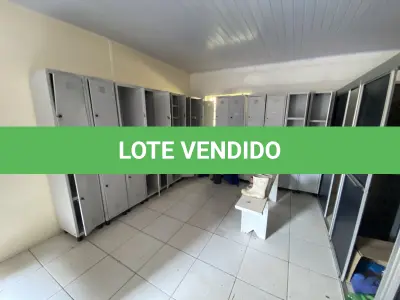LOTE 064 - lote de 7 armarios vestiarios com portas para cadeadear