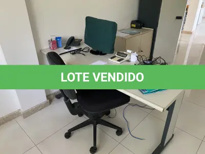 LOTE 10 - MÓVEIS EQUIPAMENTOS - vários itens junto ao prédio
