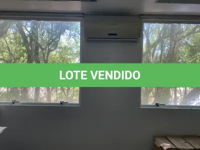 LOTE 10 - MÓVEIS EQUIPAMENTOS - vários itens junto ao prédio