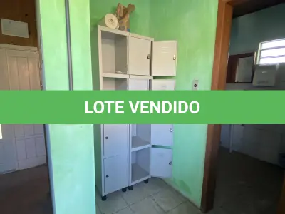 LOTE 069 - armario tipo escaninho com 8 portas